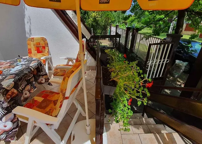 In - Balaton 19924 בית נופש שיופוק